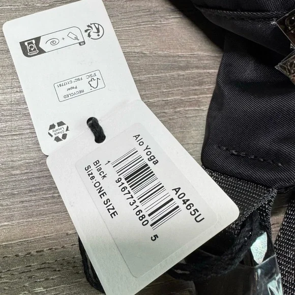 ❤️❤️❤️❤️BNWT ALO Yoga Explorer Unisex Black Crossbody Bag $94🔥🔥 - Picture 5 of 11